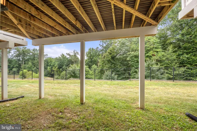 a view of a big room with an outdoor space