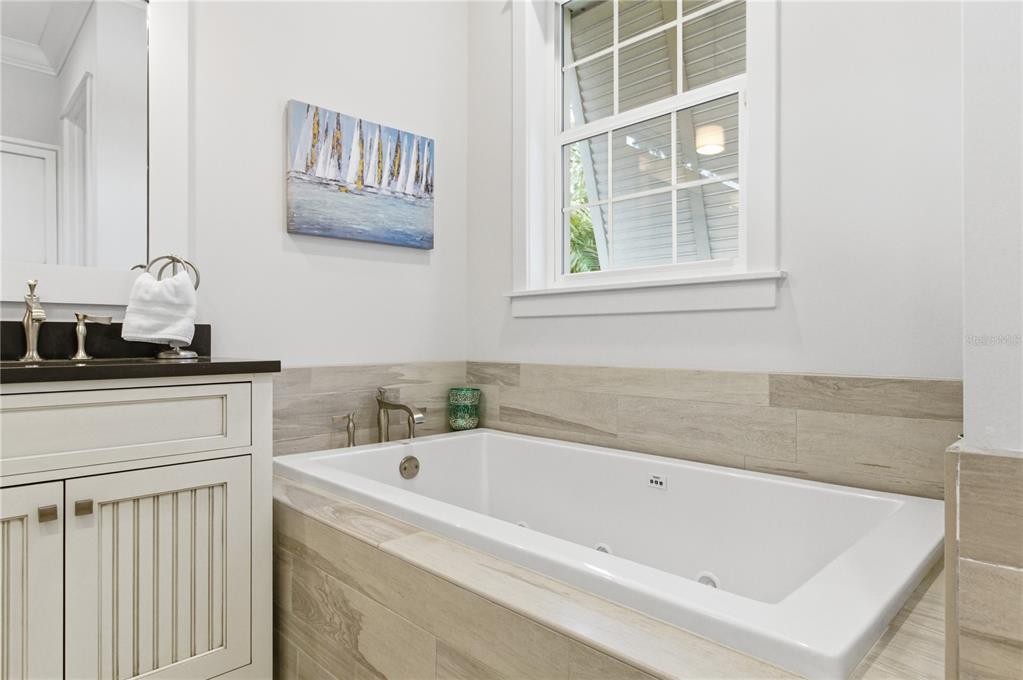 3919 Roberts Point Road Sarasota, FL 34242 - Photo 35 of 45