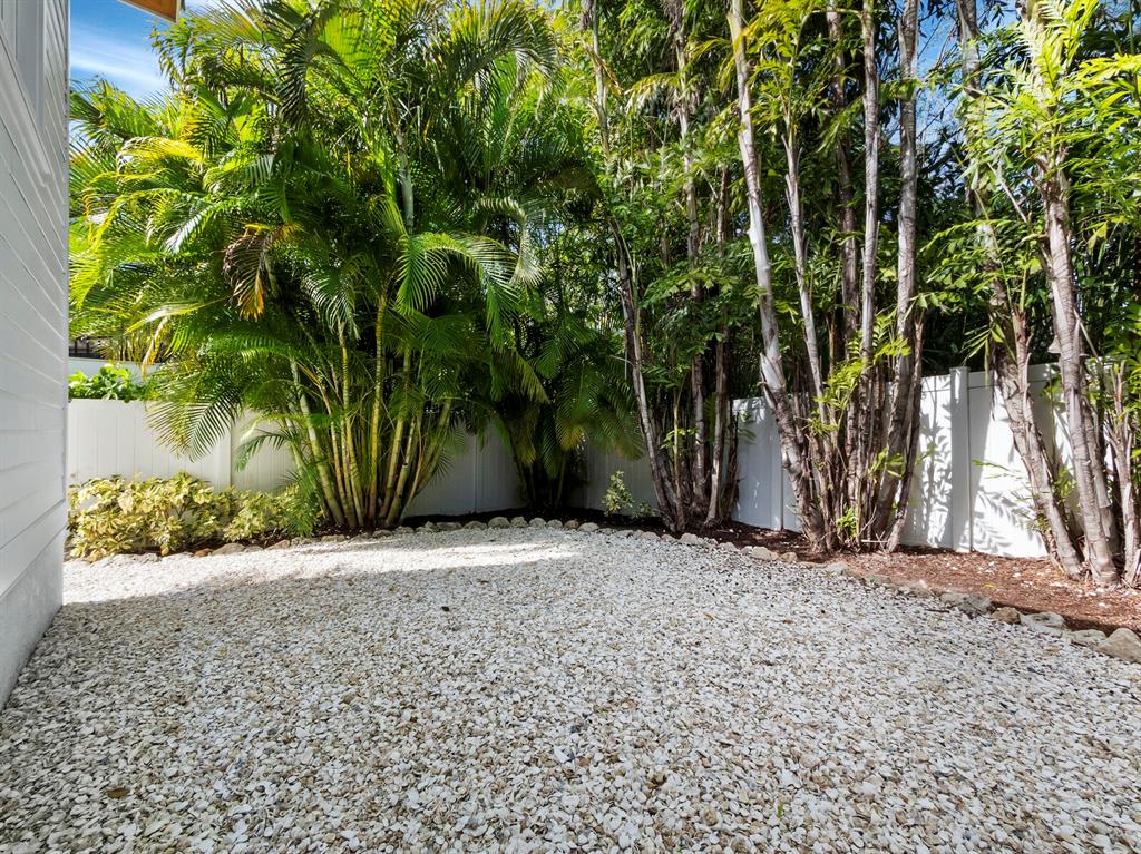 3919 Roberts Point Road Sarasota, FL 34242 - Photo 39 of 47