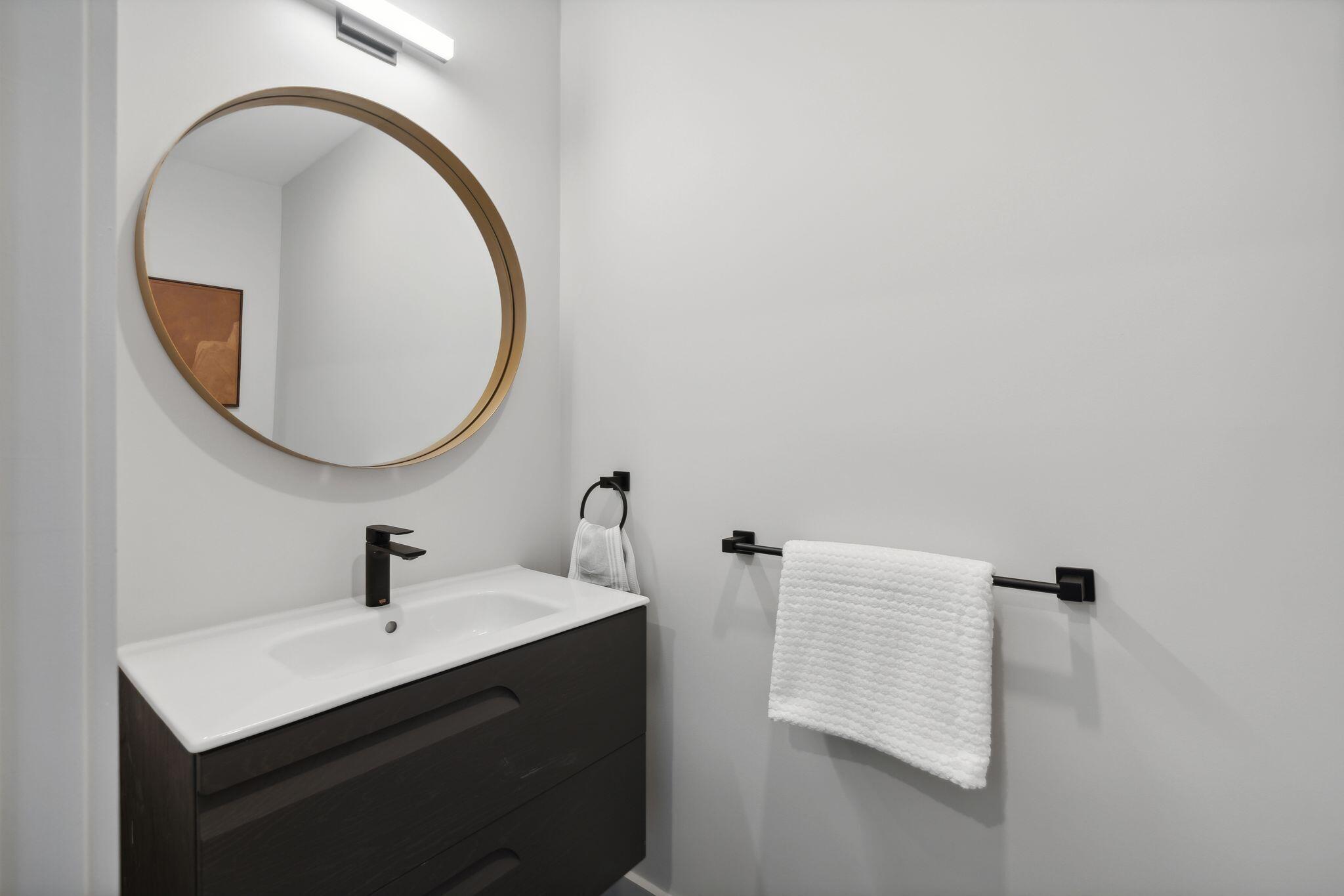 75 Chestnut Street, Unit 609 Portland, ME 04101 - Photo 3 of 42 Half Bath