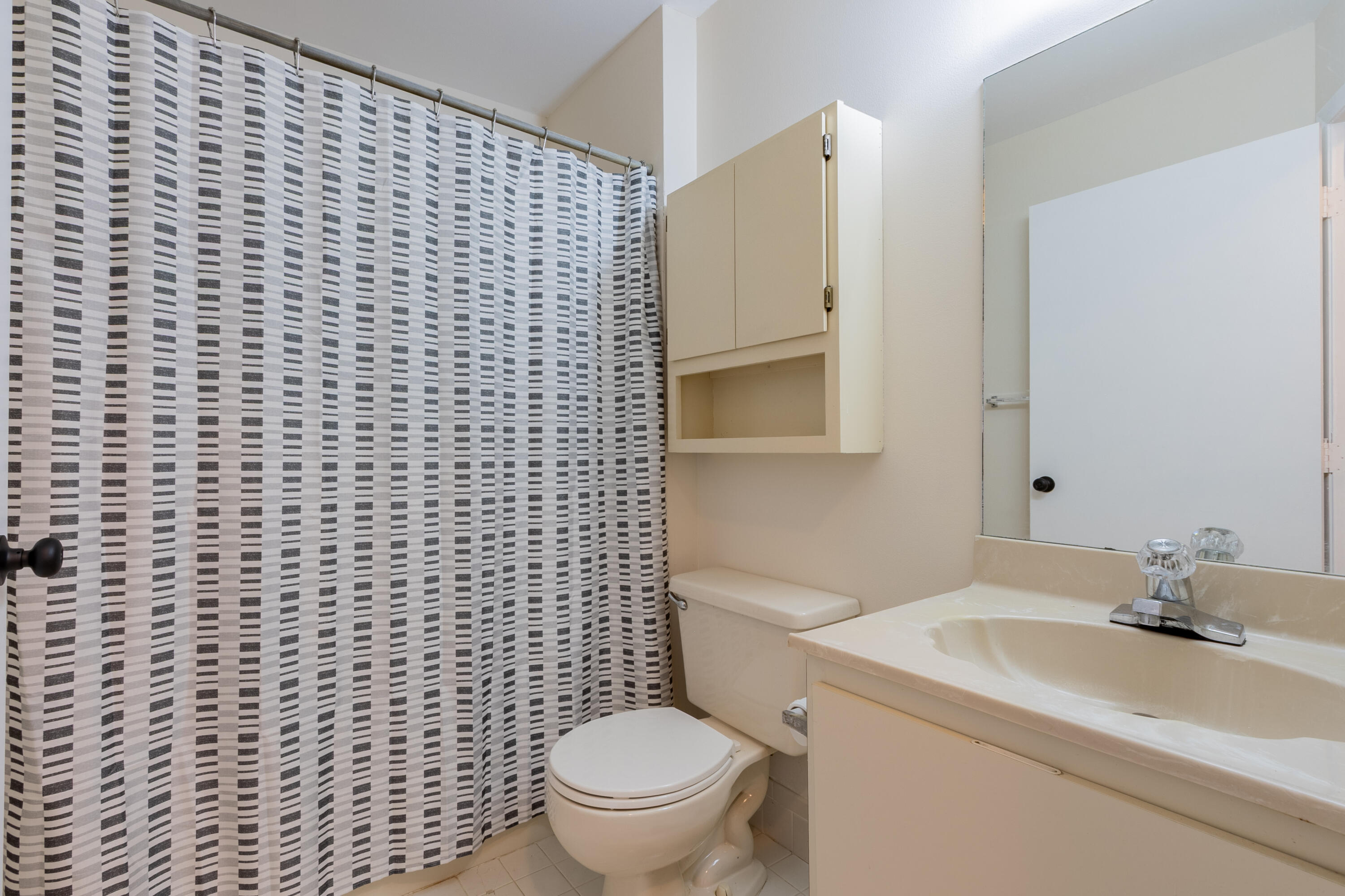 9449 Boca Cove Circle, Unit 911 Boca Raton, FL 33428 - Photo 12 of 22 0E7A9924-HDR