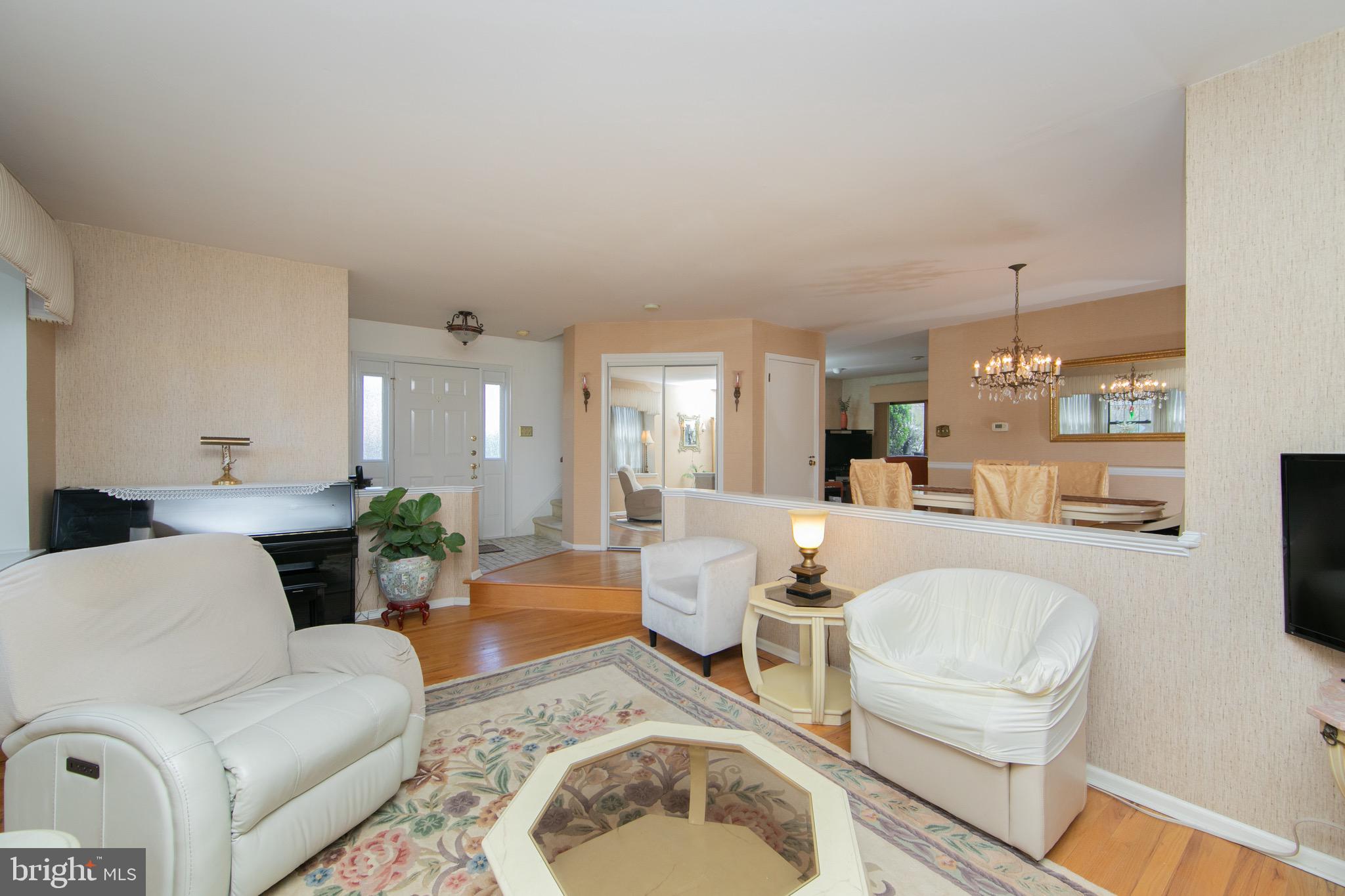 1 Crofton Commons Cherry Hill, NJ 08034 - Photo 5 of 40 a living room with furniture and a dining table
