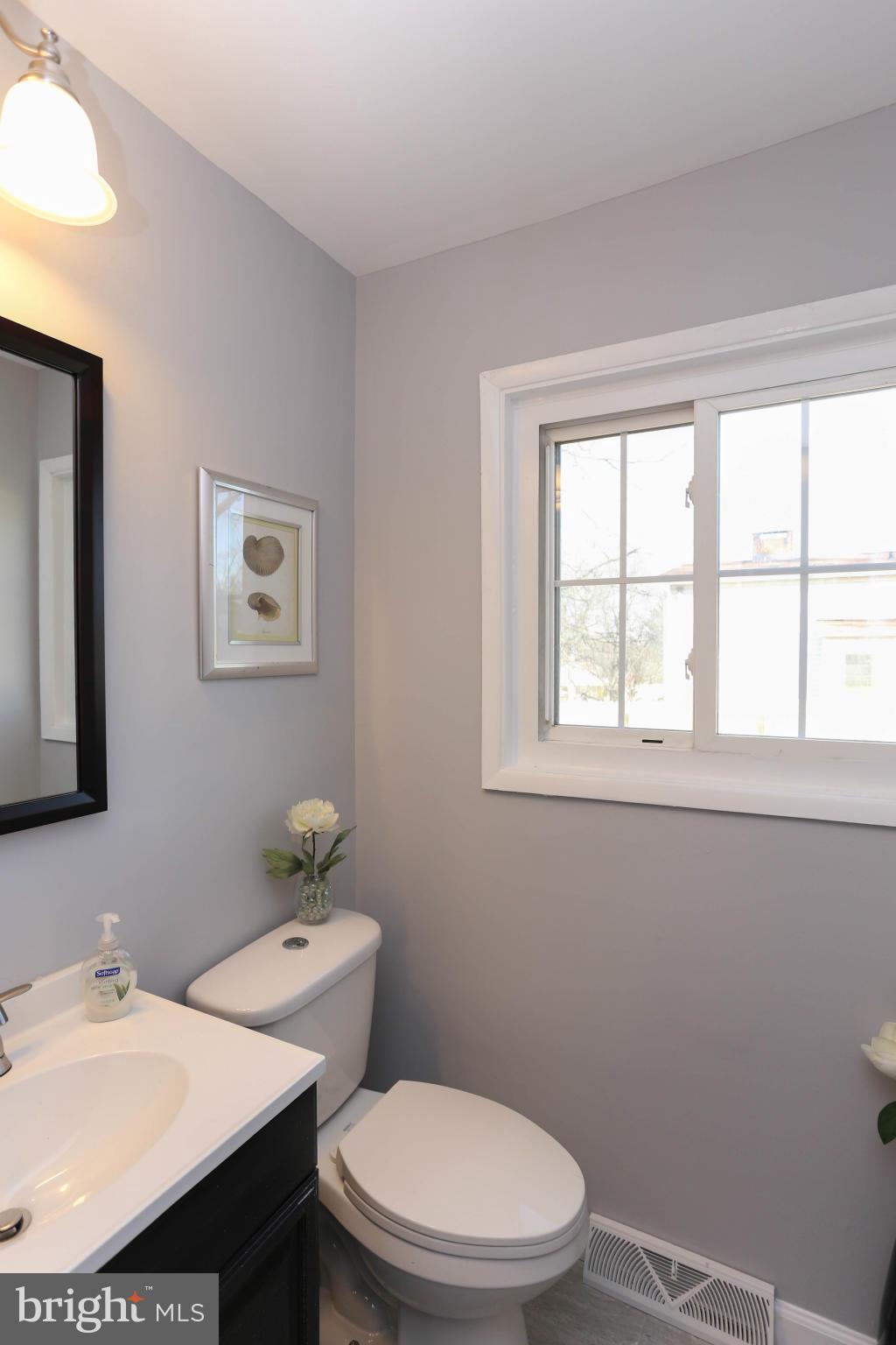 1154 Ridge Drive Pasadena, MD 21122 - Photo 8 of 29 Bath