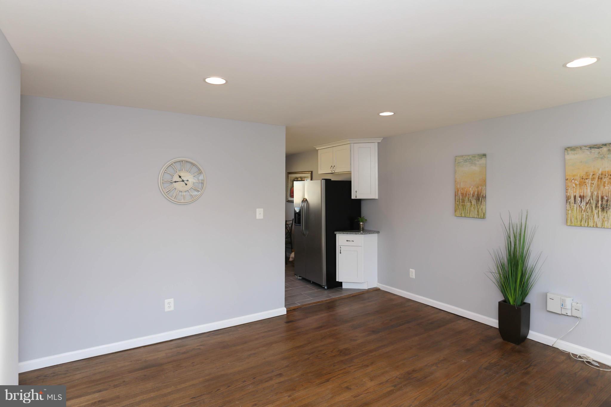 1154 Ridge Drive Pasadena, MD 21122 - Photo 10 of 29 Living Room