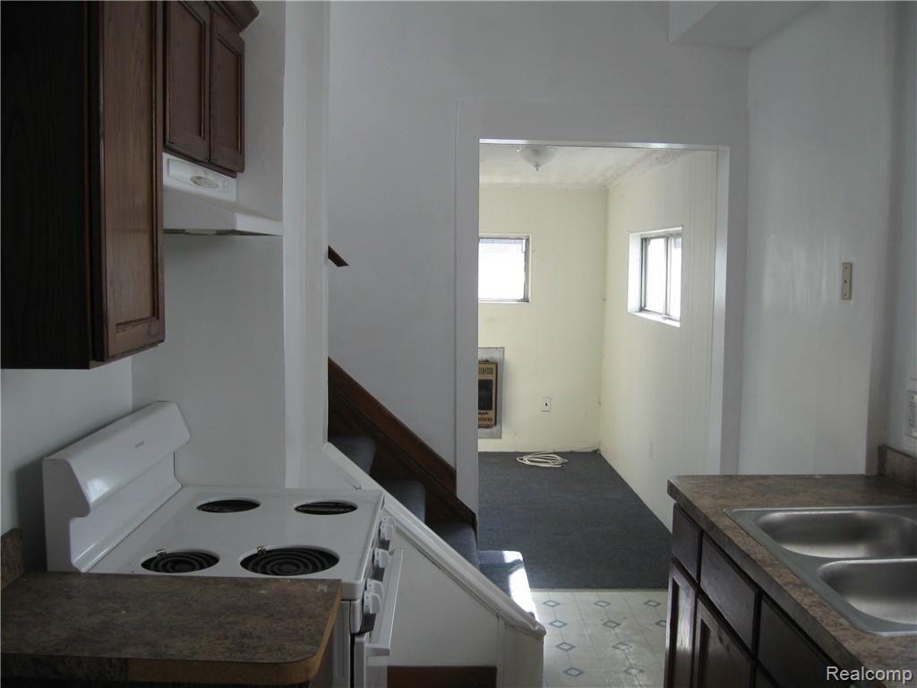124 Walnut Street River Rouge, MI 48218 - Photo 15 of 34 054.JPG