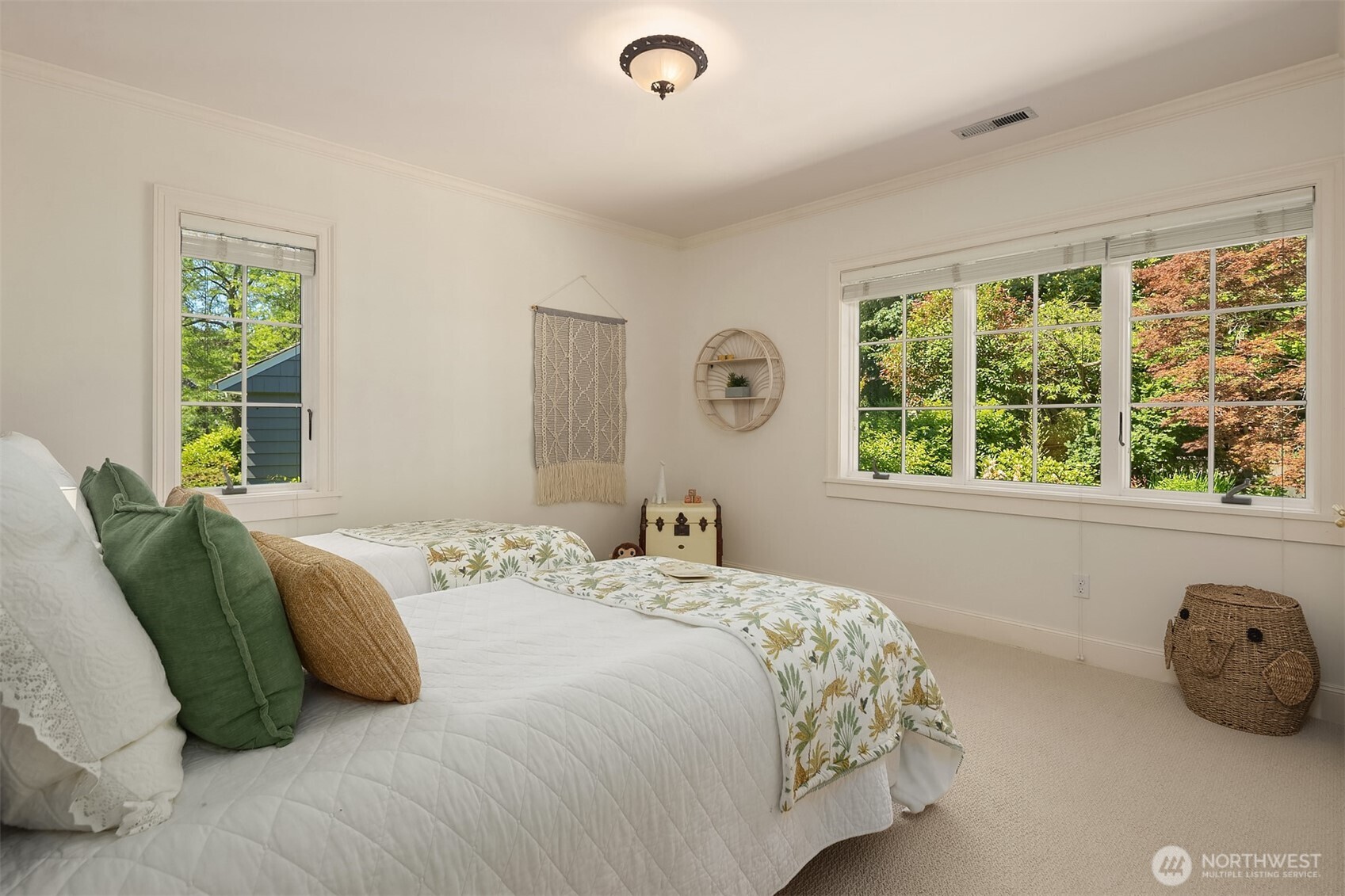 5506 Northeast Penrith Road Seattle, WA 98105 - Photo 25 of 40
