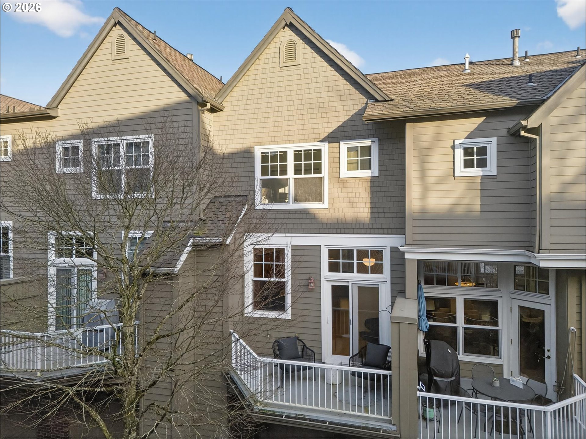 314 2nd Street Lake Oswego, OR 97034 - Photo 33 of 41 a front view of a house with a yard