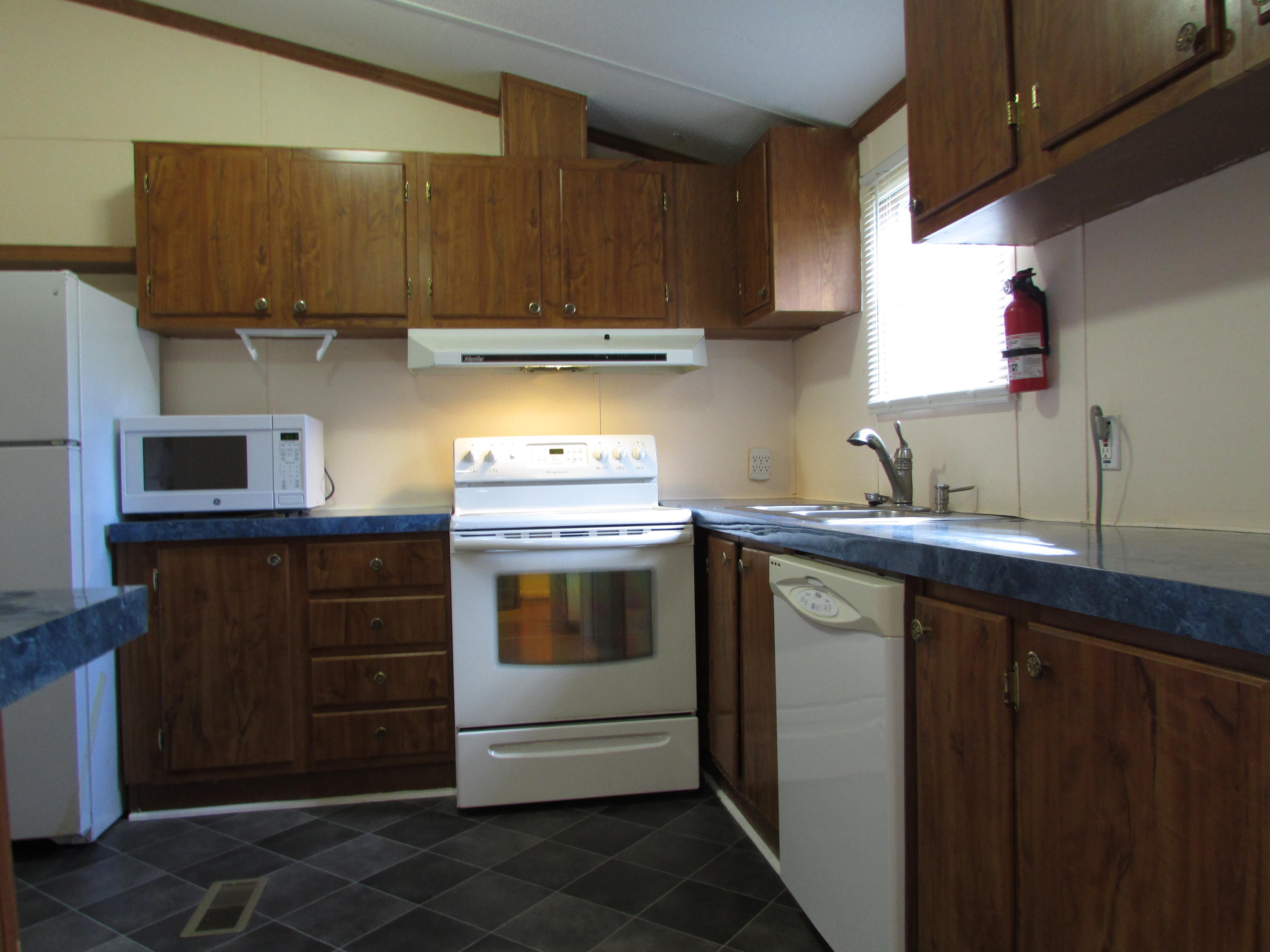 131 Fitzsimmons Hill Road Elizabethton, TN 37643 - Photo 7 of 28 131 Fitzsimmons Hill Road Elizabethton T