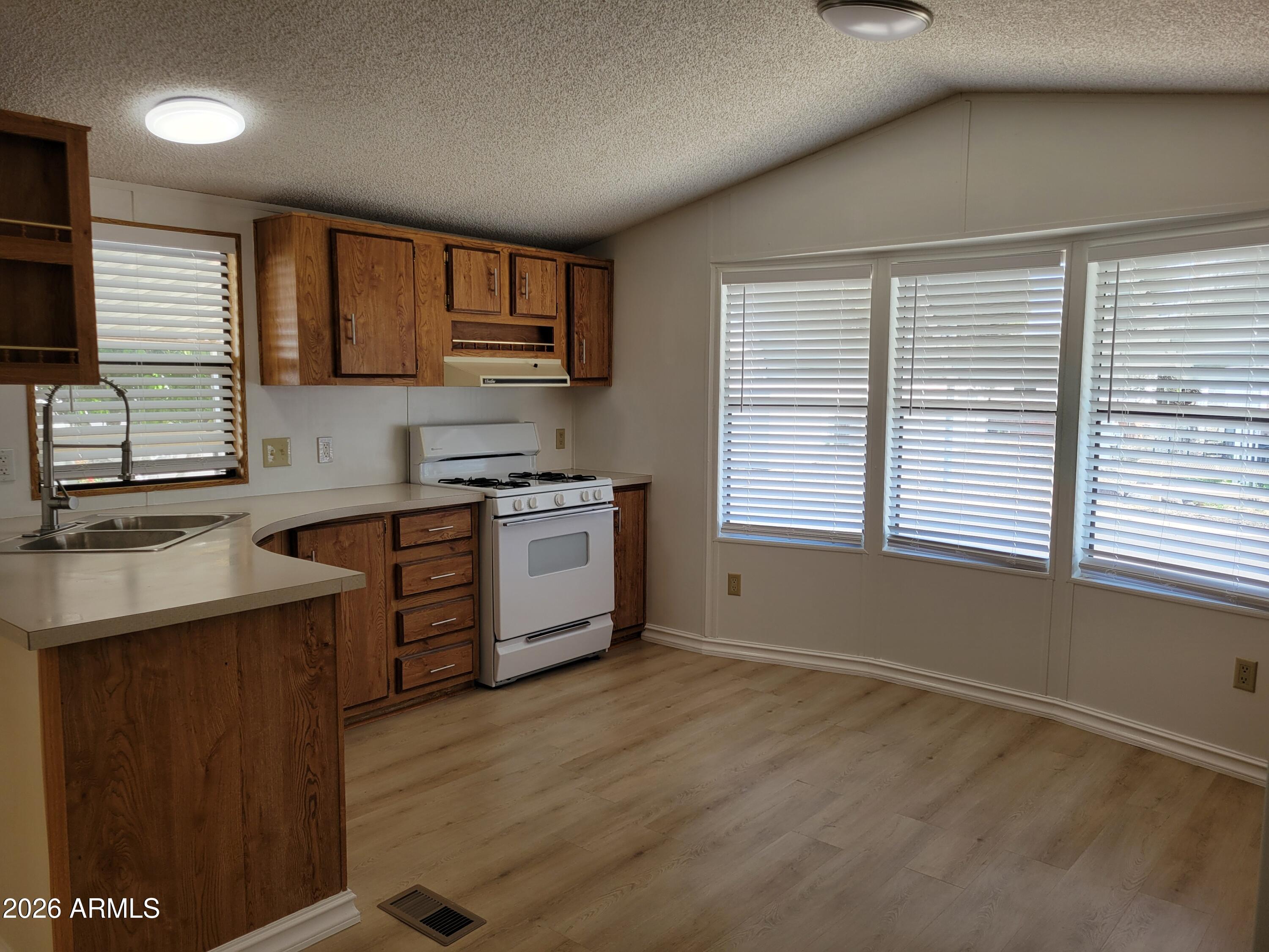 18026 North Cave Creek Road, Unit 125 Phoenix, AZ 85032 - Photo 4 of 20 1000135781