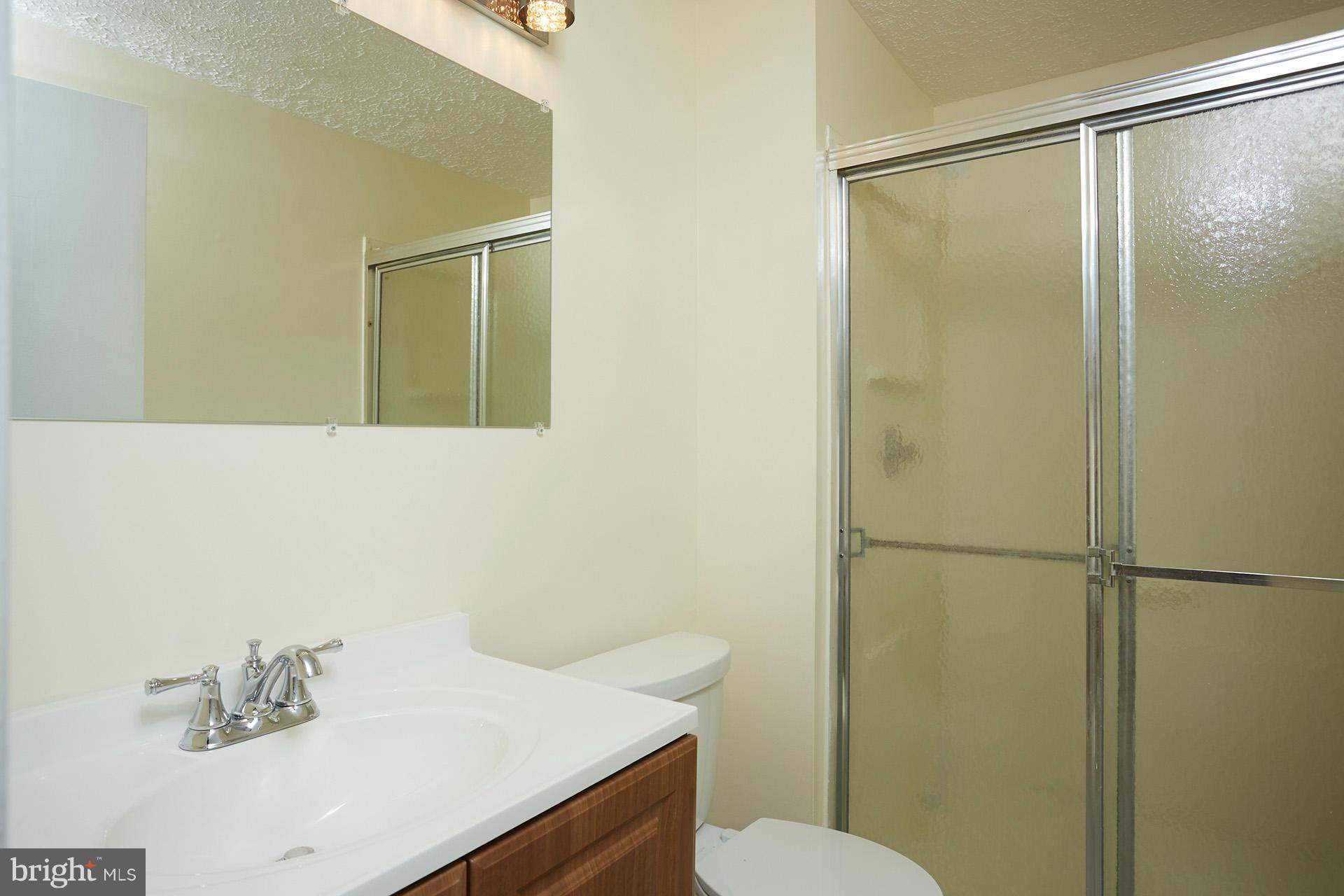 11904 Appling Valley Road Fairfax, VA 22030 - Photo 10 of 27 Bath (Master)