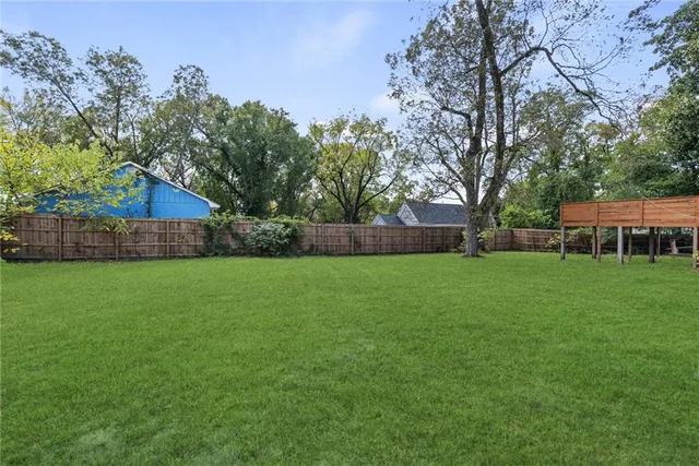 a view of a house with a backyard
