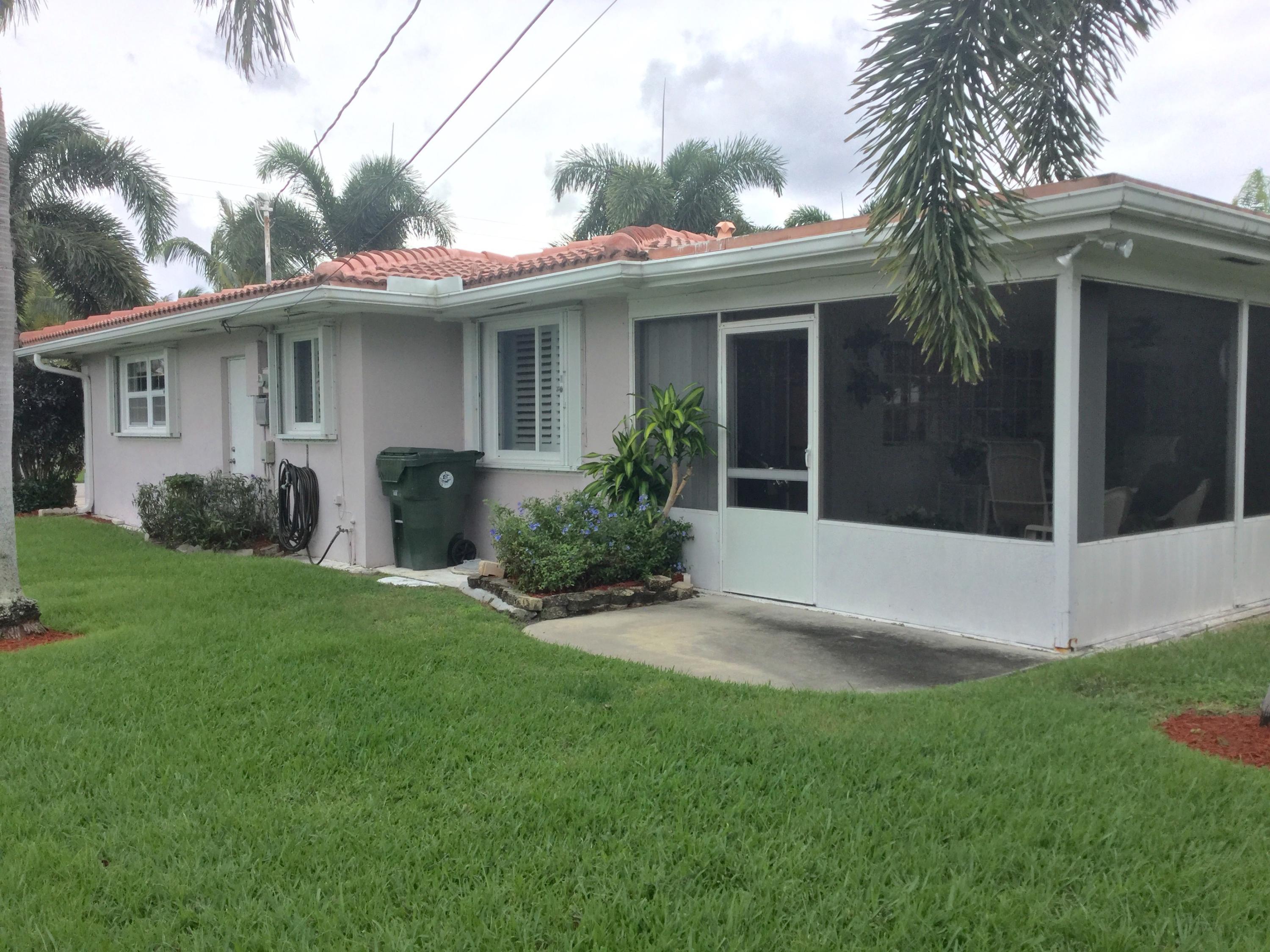 851 Southwest 5th Street Boca Raton, FL 33486 - Photo 18 of 27 Side yard