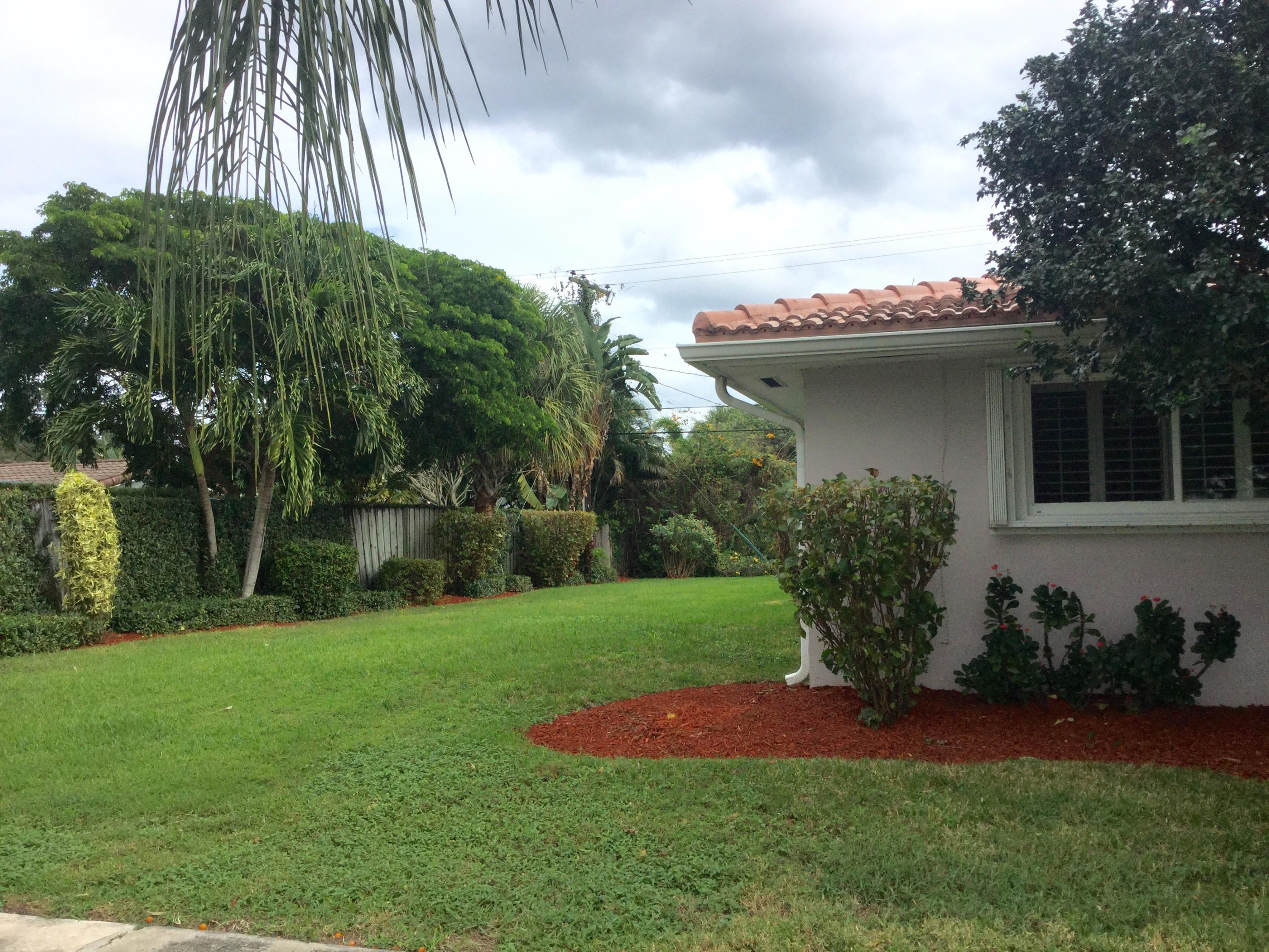 851 Southwest 5th Street Boca Raton, FL 33486 - Photo 25 of 27 Side/back yard
