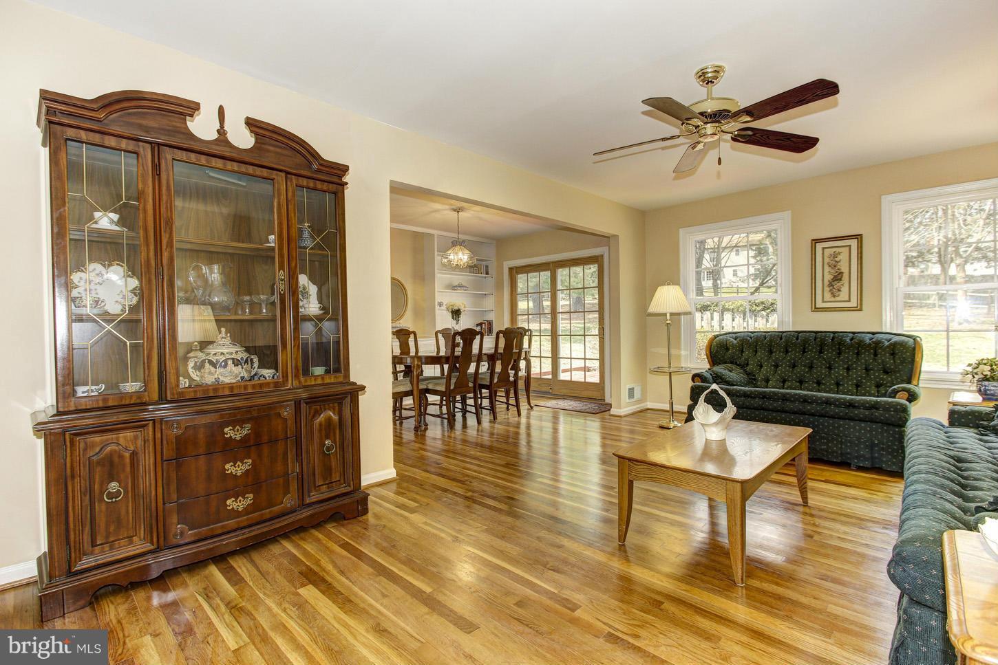 1812 Pelling Court Silver Spring, MD 20905 - Photo 6 of 25 Living Room