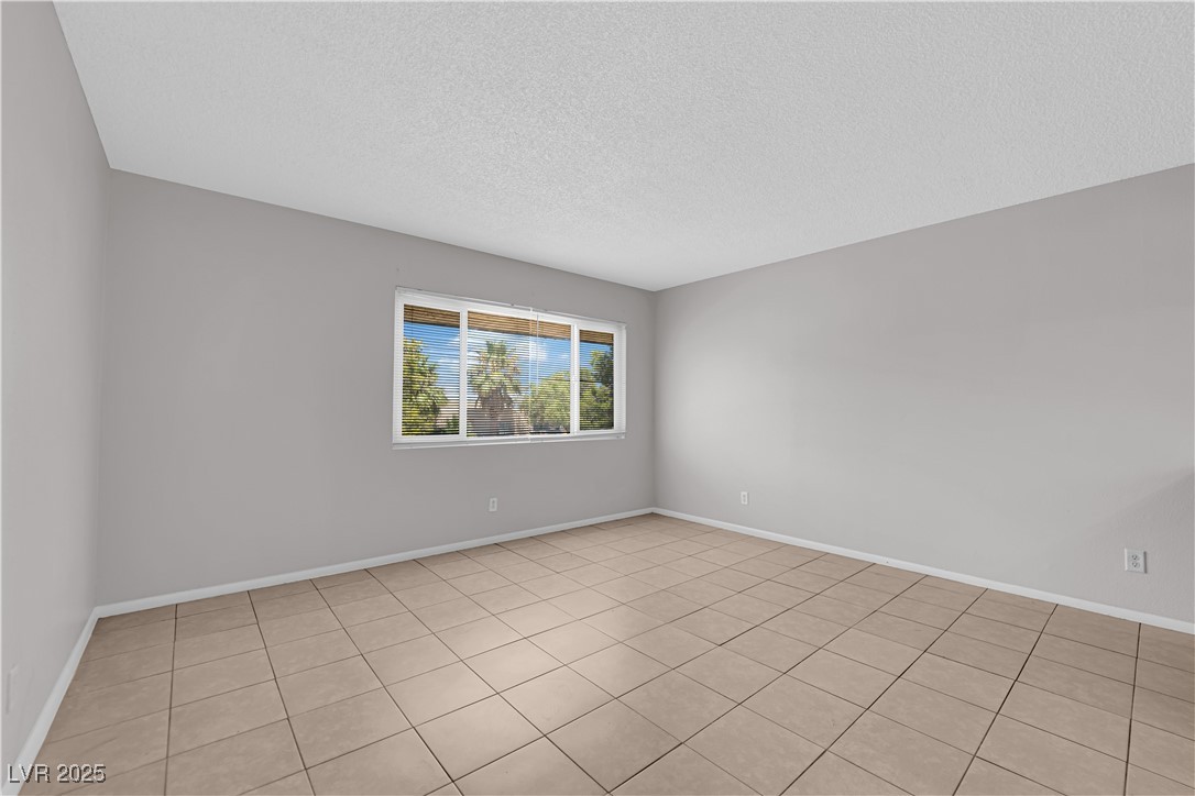 5325 Redberry Street Las Vegas, NV 89108 - Photo 7 of 14