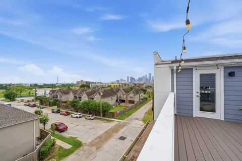 $430,000 | 3303 Baron Street, Houston, TX 77020