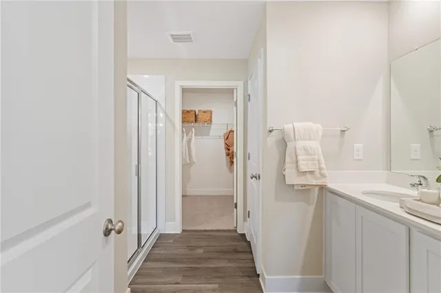 a en suite bathroom with sink and mirror