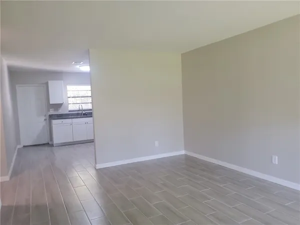 $1,595 | 3300 South 7th Street, Unit B, Fort Pierce, FL 34982