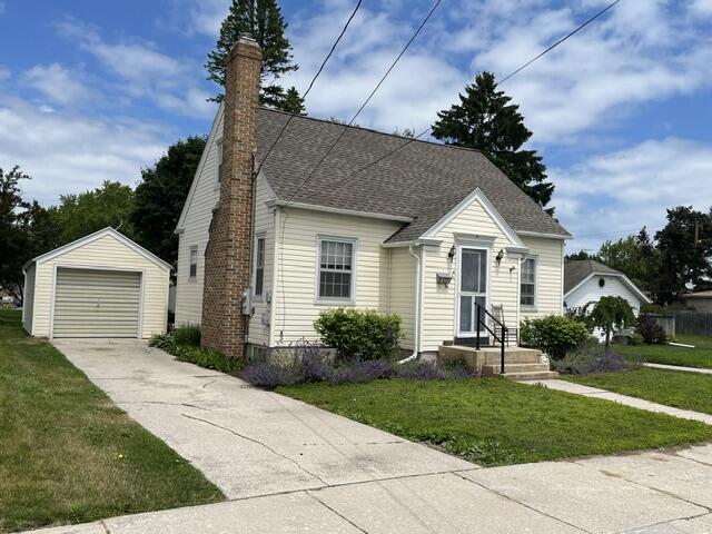 2112 30th Street Two Rivers, WI 54241 - Photo 2 of 18 IMG_1817