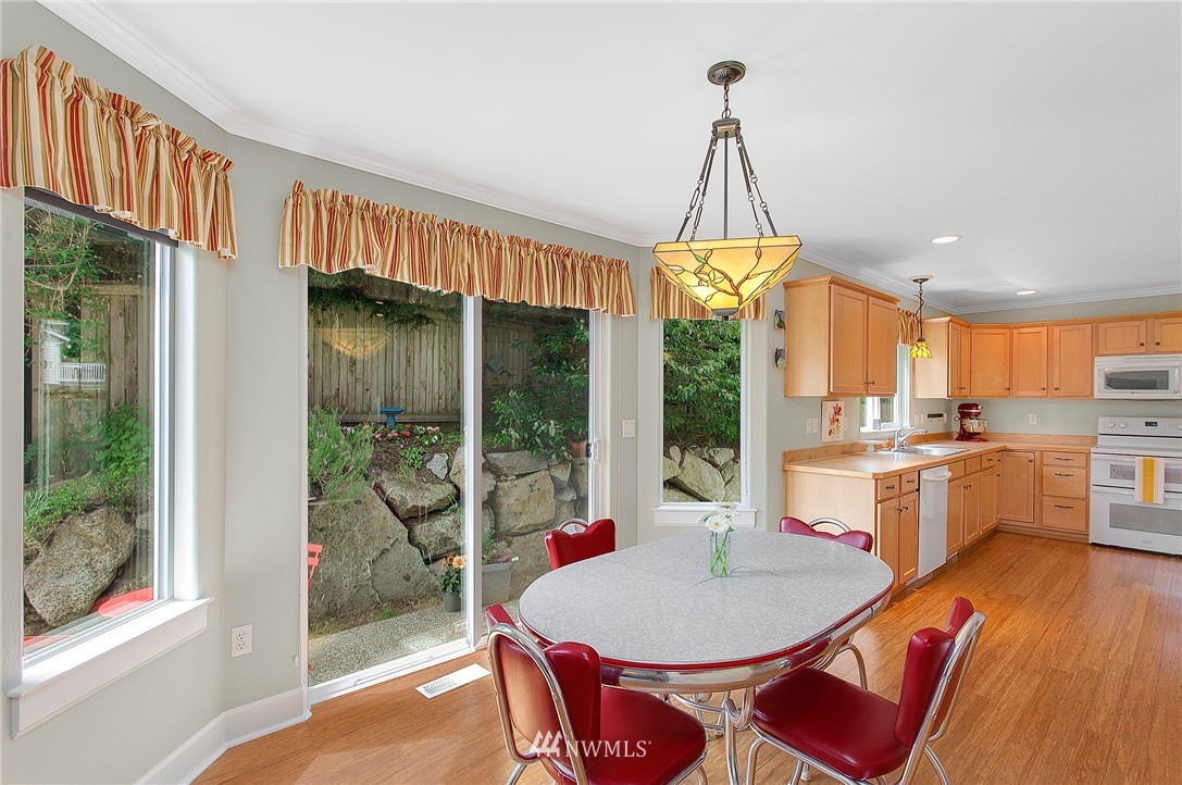 18208 28th Drive Southeast Bothell, WA 98012 - Photo 5 of 24 Gallery Image 5