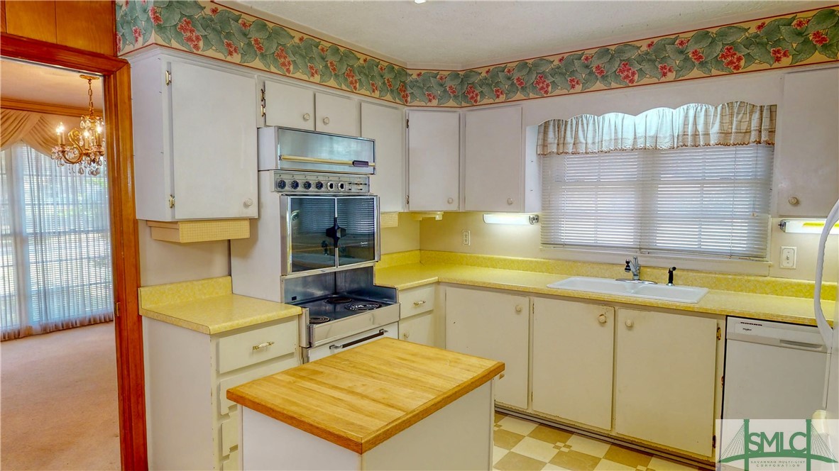 8317 Dale Drive Savannah, GA 31406 - Photo 11 of 46