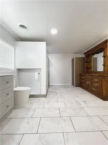 a view of entryway with shower