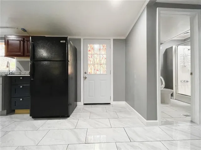 a view of empty room with window