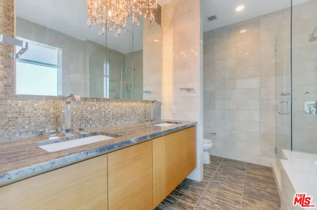 $5,795 | 900 West Olympic Boulevard, Unit 39G, Los Angeles, CA 90015