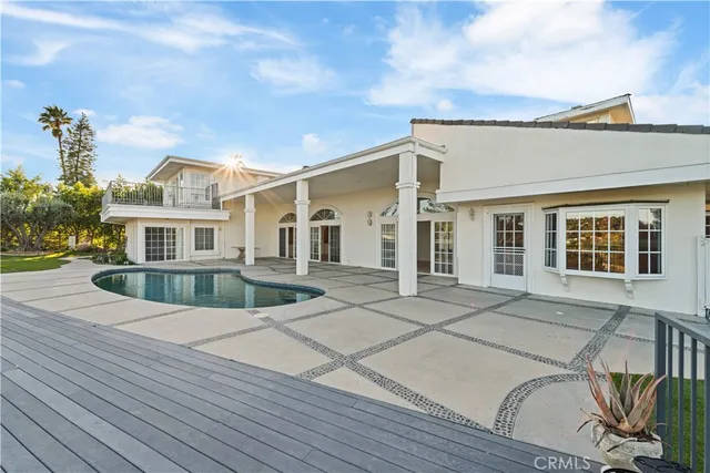 a view of a back yard of the house