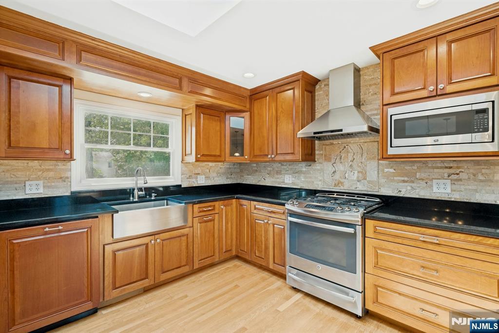 615 Maze Road River Vale, NJ 07675 - Photo 8 of 29
