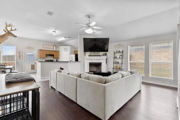 $329,900 | 4001 Park Lane, Sanger, TX 76266