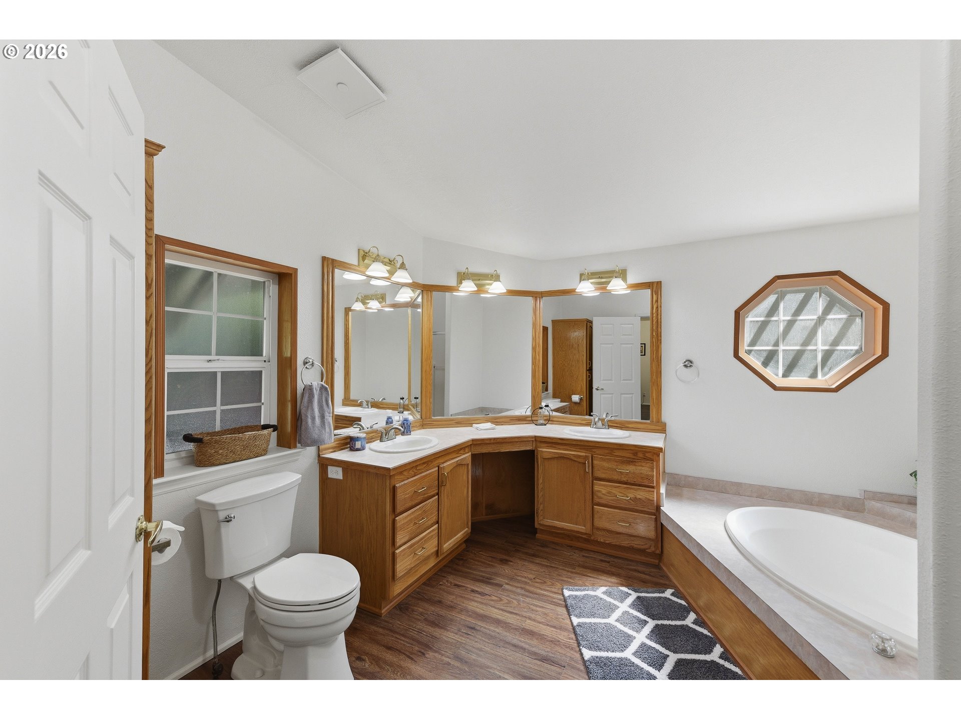 93608 Easy Lane Coos Bay, OR 97420 - Photo 18 of 44 Bathroom, Attached
