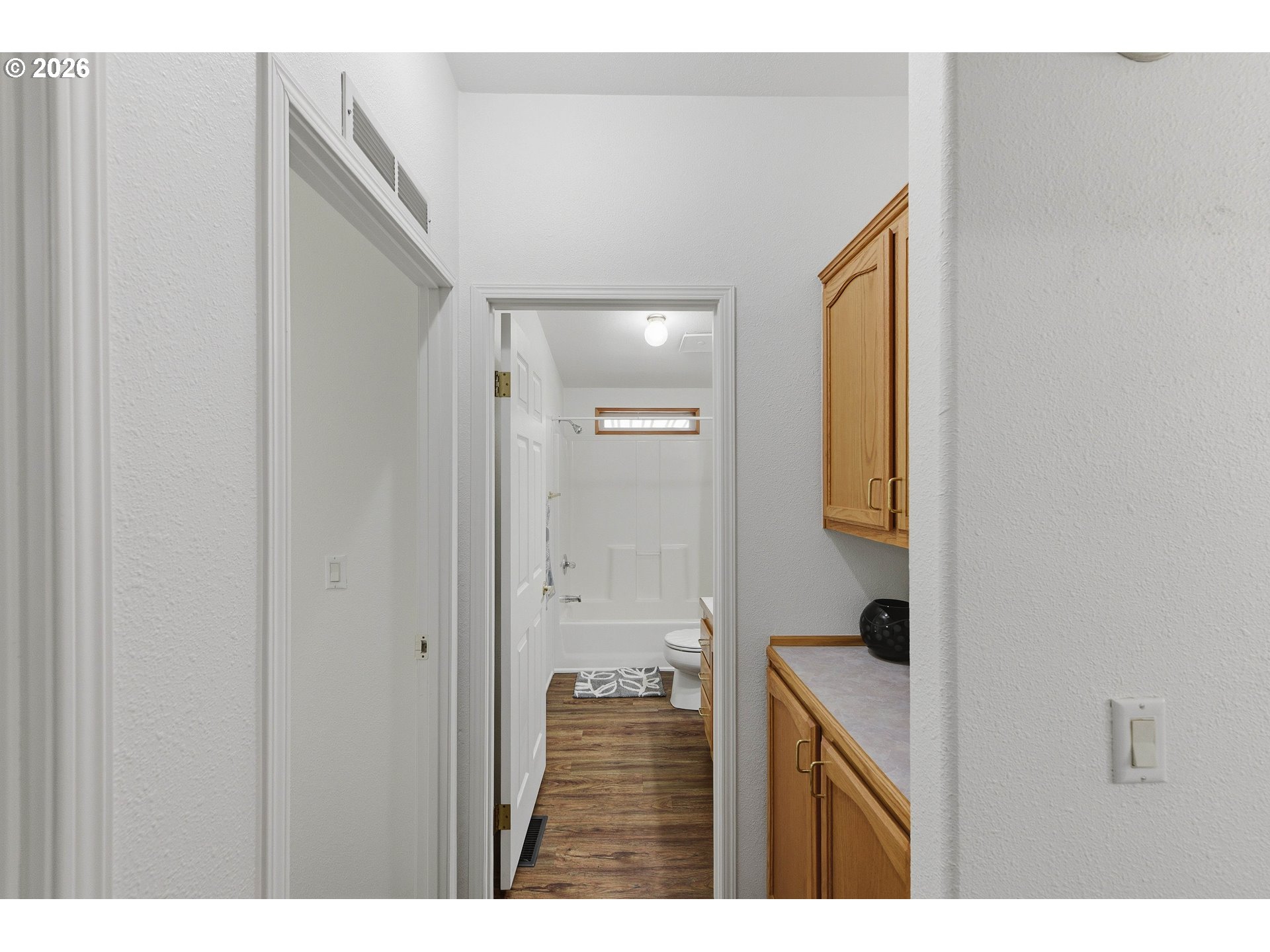 93608 Easy Lane Coos Bay, OR 97420 - Photo 28 of 44 Hallway