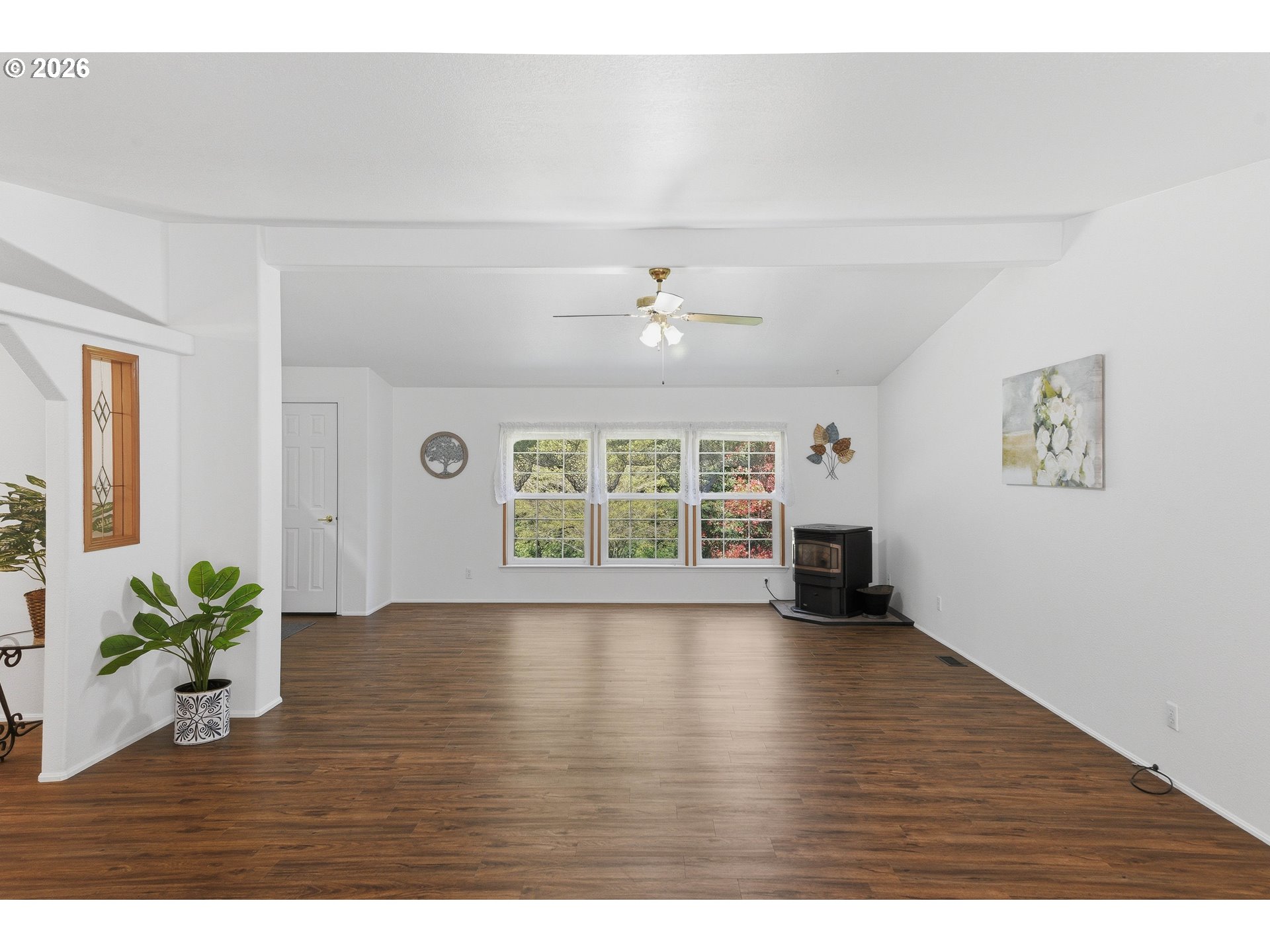 93608 Easy Lane Coos Bay, OR 97420 - Photo 5 of 44 Living Room