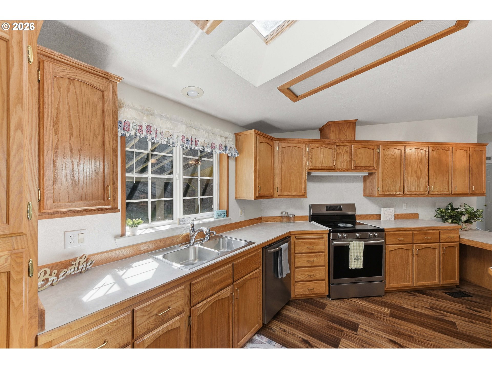 93608 Easy Lane Coos Bay, OR 97420 - Photo 7 of 44 Kitchen