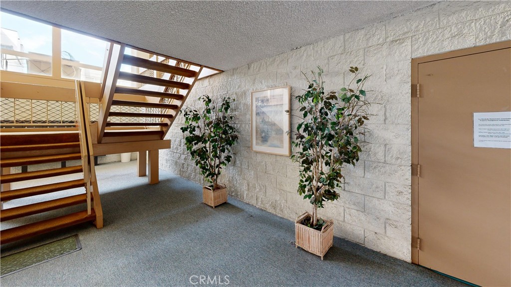 14569 Benefit Street, Unit 102 Sherman Oaks, CA 91403 - Photo 7 of 24