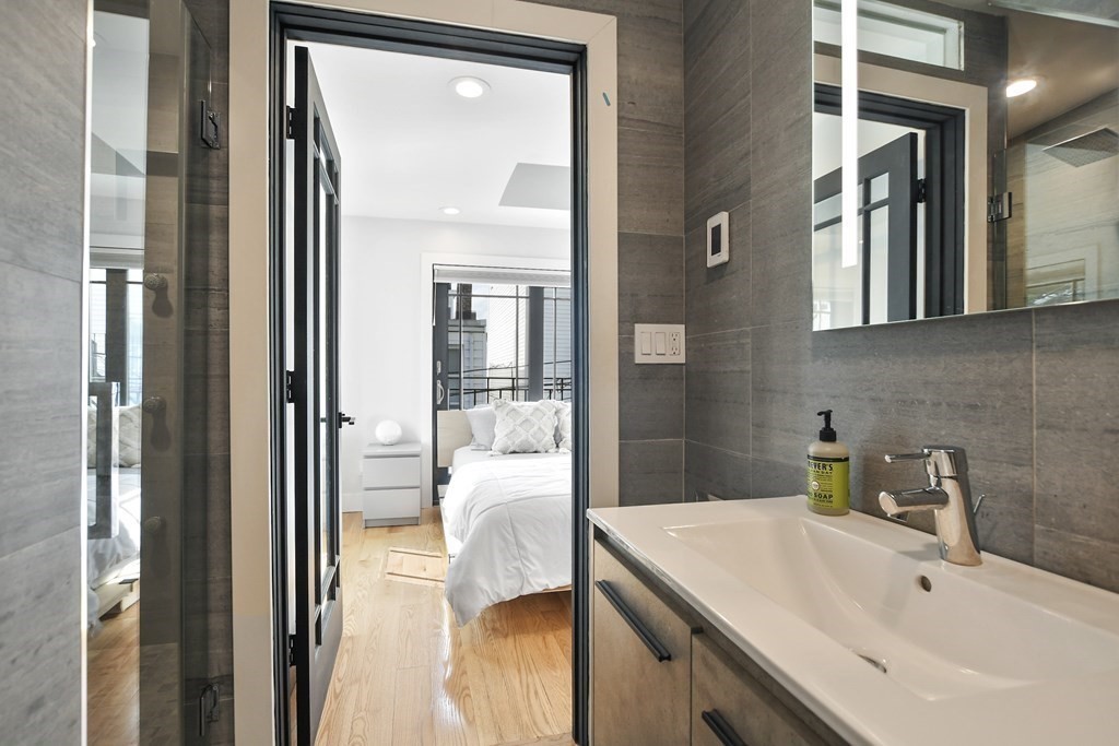 28 F Street Boston, MA 02127 - Photo 23 of 37
