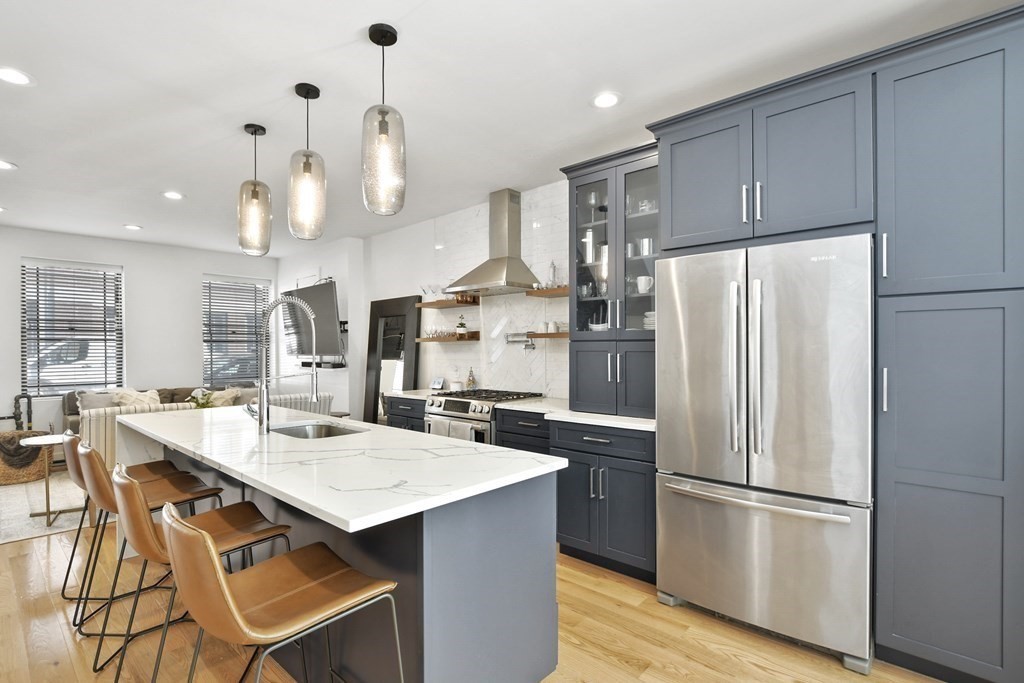 28 F Street Boston, MA 02127 - Photo 3 of 37