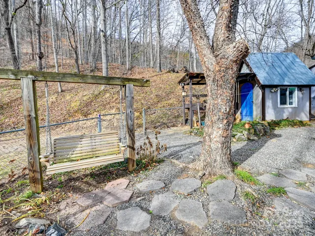 a view of a yard with basketball court