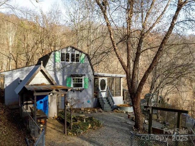 a view of residential houses with outdoor space