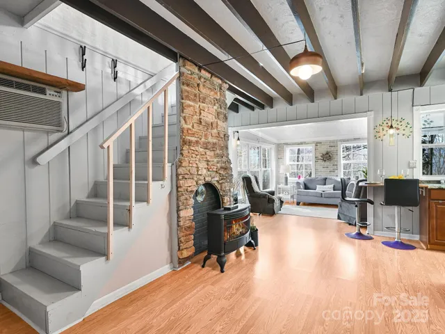 a view of a livingroom with furniture and a livingroom