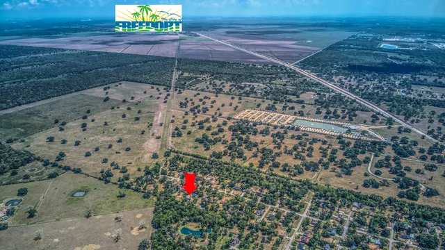 a view of a back yard of the house