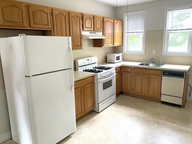$2,500 | 1139 Beacon Street, Unit 1, Newton, MA 02461