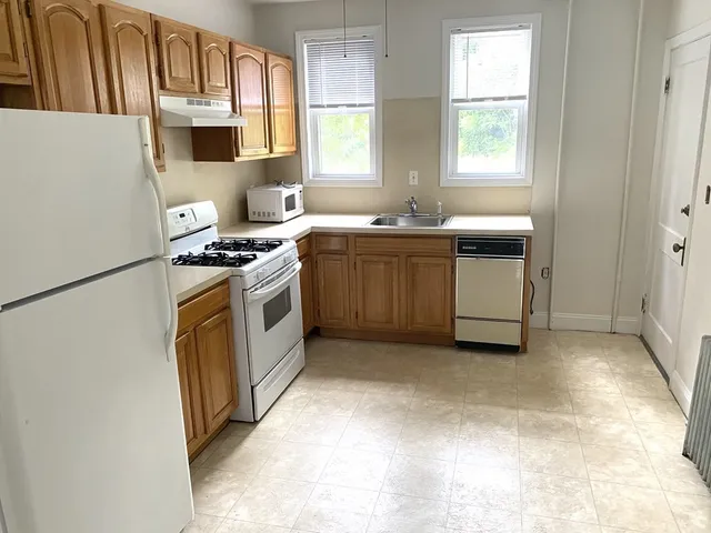 $2,500 | 1139 Beacon Street, Unit 1, Newton, MA 02461