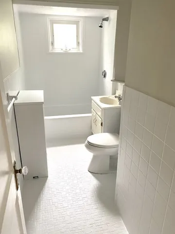 $2,500 | 1139 Beacon Street, Unit 1, Newton, MA 02461