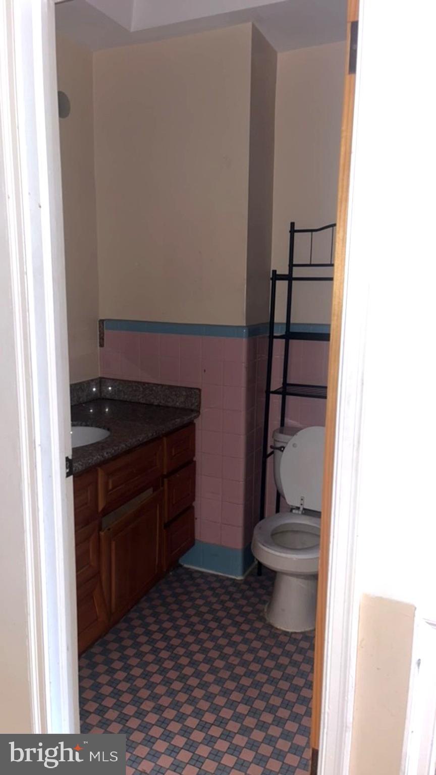 351 East Claremont Road Philadelphia, PA 19120 - Photo 10 of 30