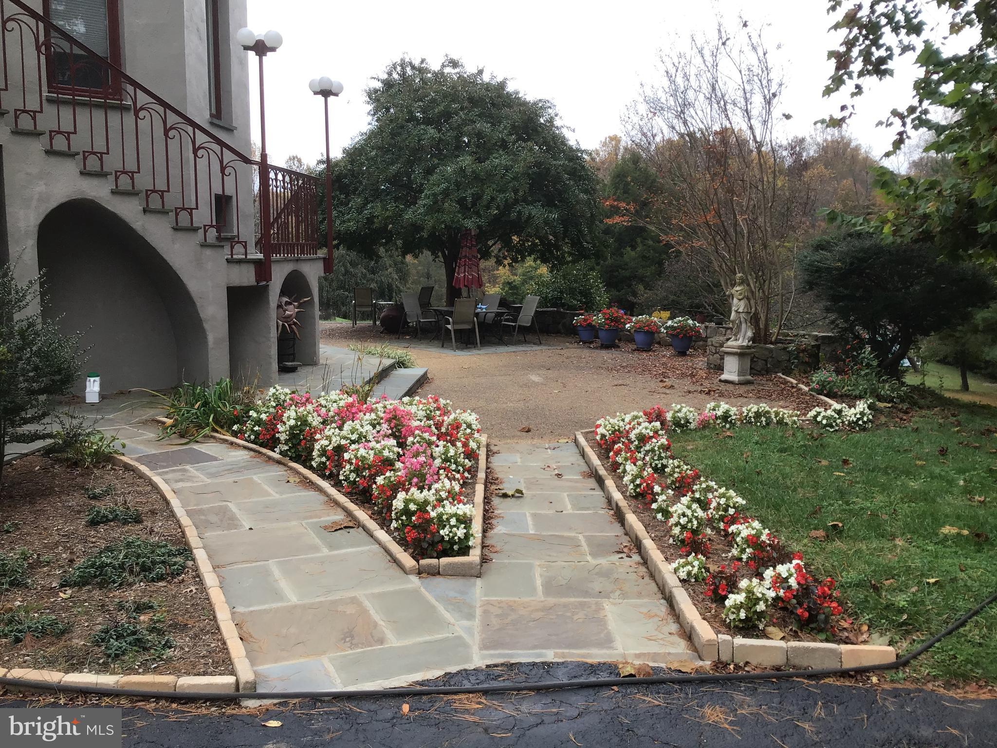3850 Cobbler Mountain Road Delaplane, VA 20144 - Photo 127 of 132 Flowers at walk way by garage