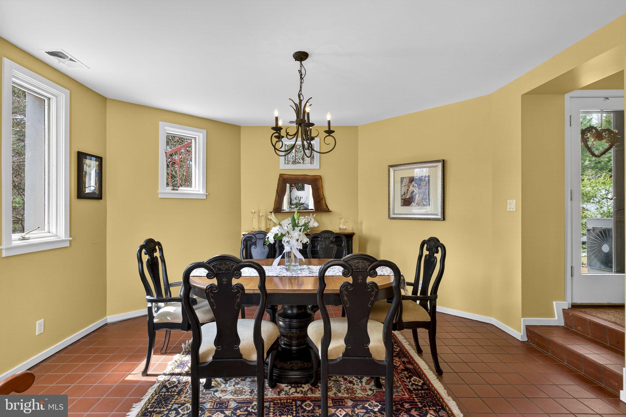 3850 Cobbler Mountain Road Delaplane, VA 20144 - Photo 37 of 132 Dining room