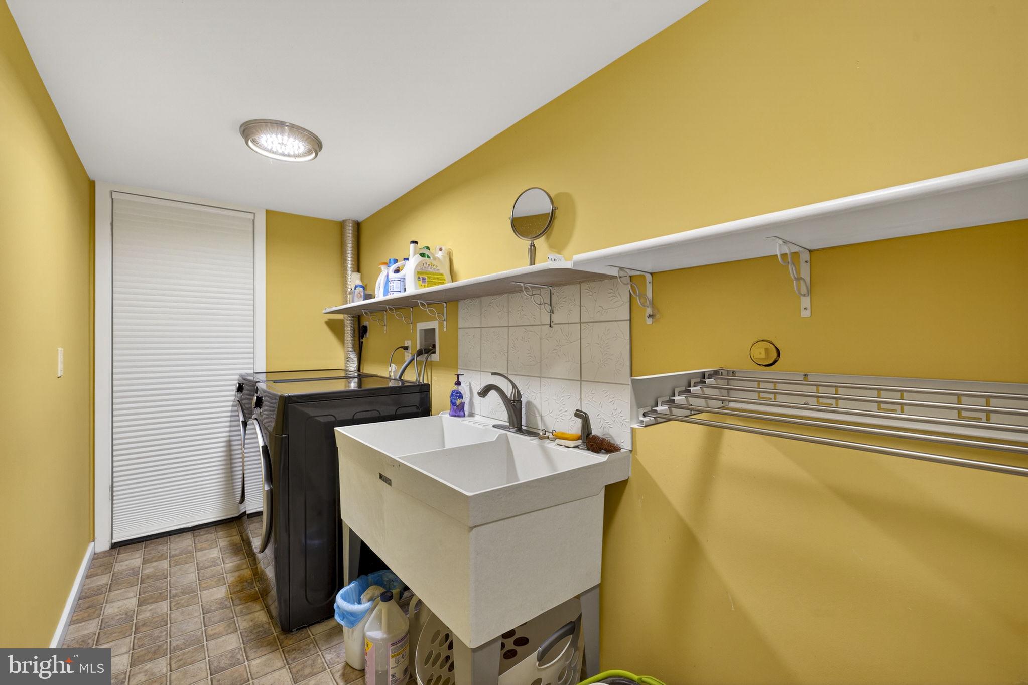 3850 Cobbler Mountain Road Delaplane, VA 20144 - Photo 40 of 132 Laundry room