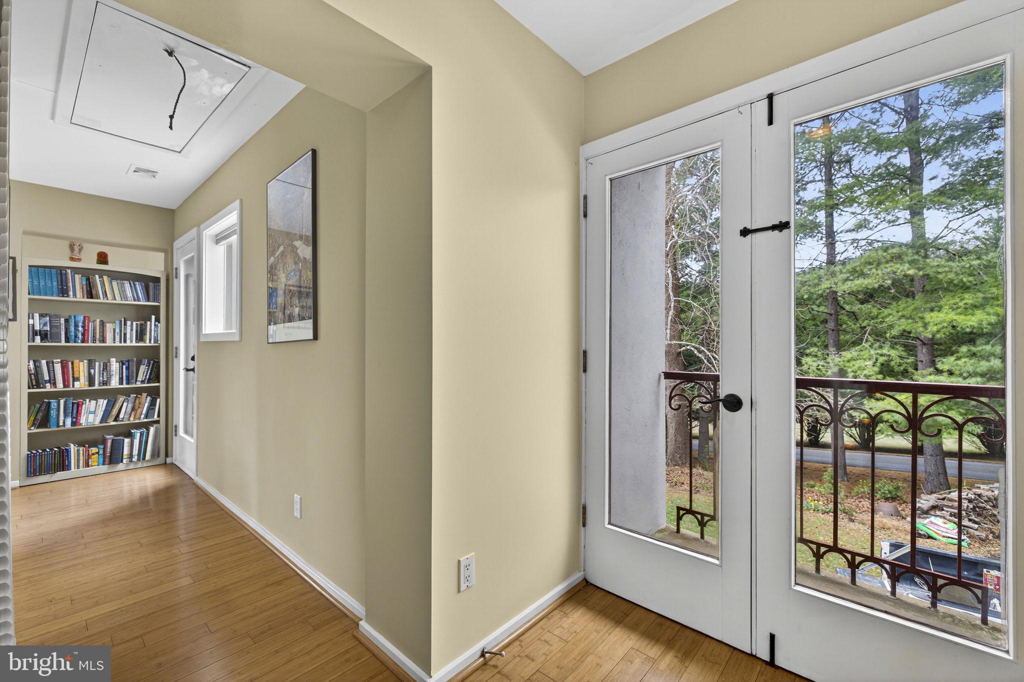 3850 Cobbler Mountain Road Delaplane, VA 20144 - Photo 67 of 132 Juliette balcony